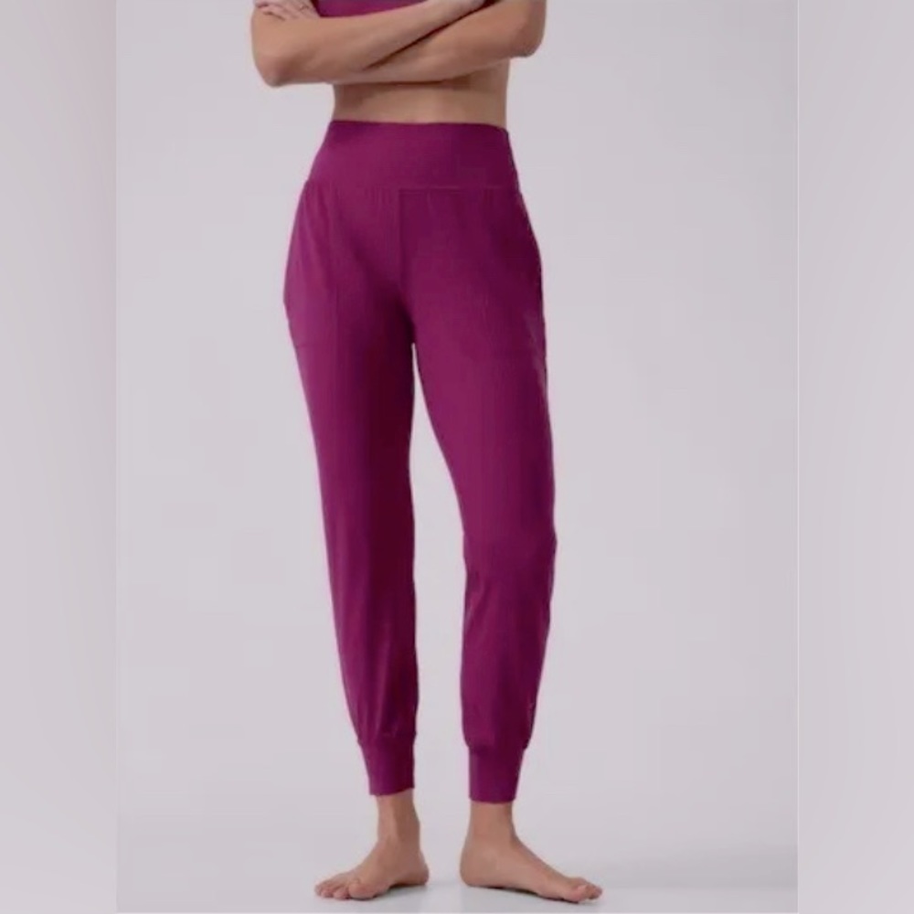 Women’s Athleta Salutation Joggers size Medium Tall (29.5” long)